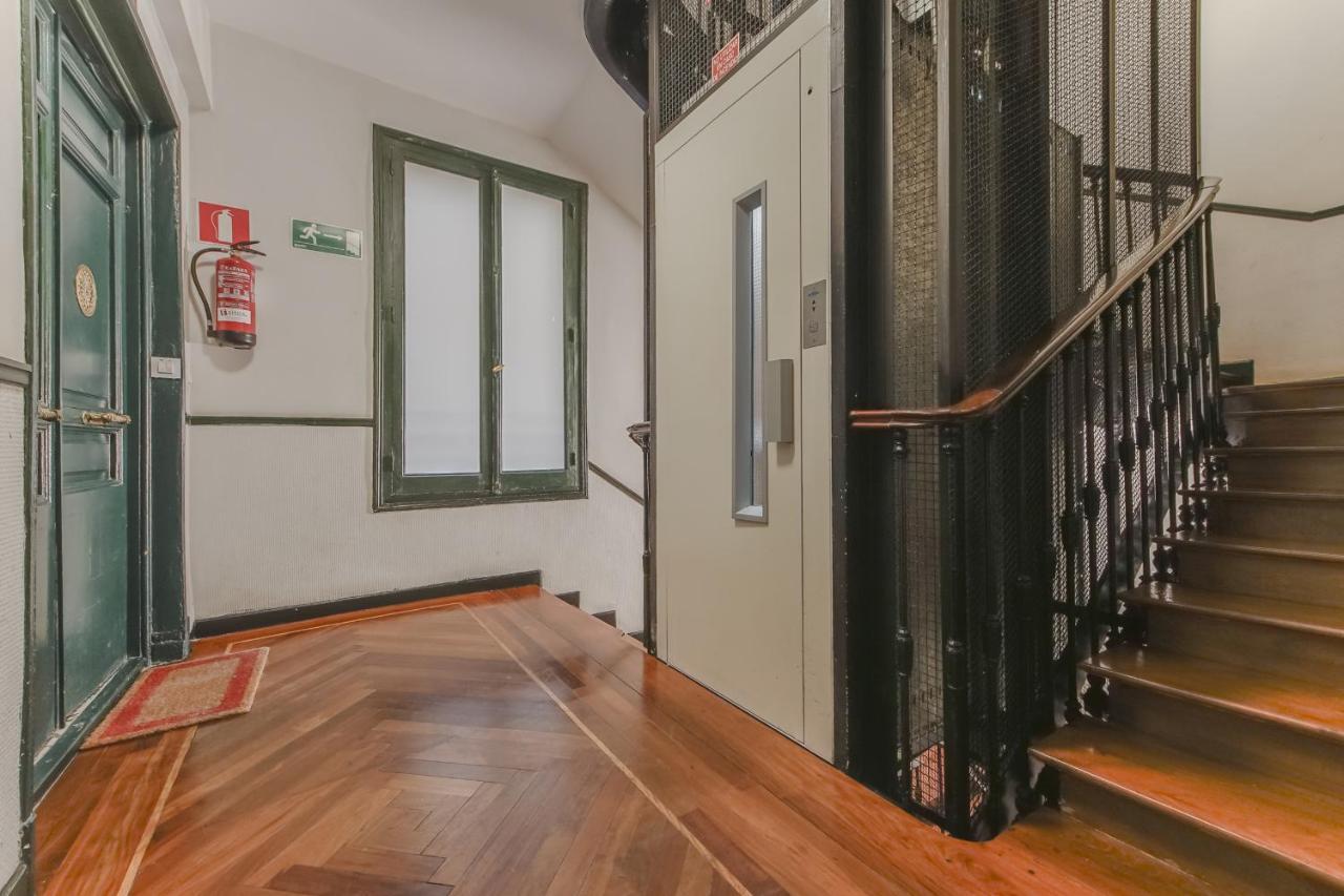 Spacious New 7 En La Plaza De Tirso De Molina Apartamento Madri